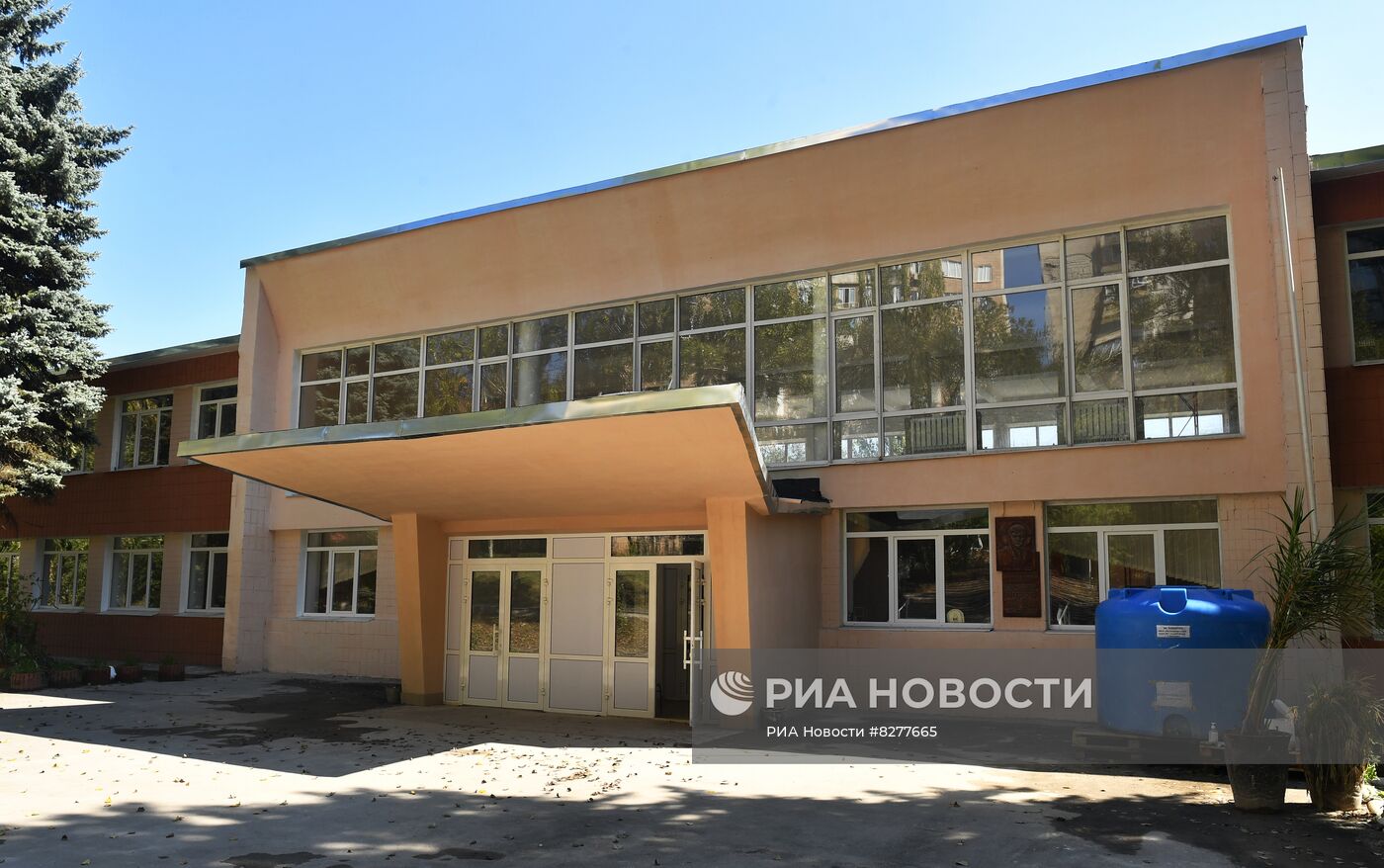 Восстановление школы в Донецке