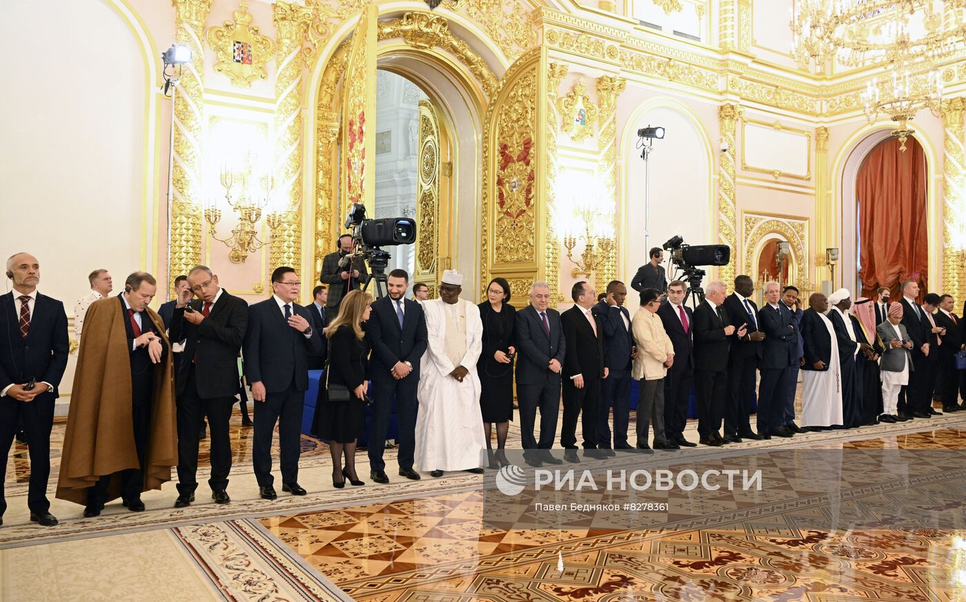 Президент РФ В. Путин принял верительные грамоты у вновь прибывших послов иностранных государств