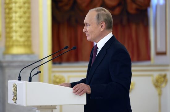 Президент РФ В. Путин принял верительные грамоты у вновь прибывших послов иностранных государств