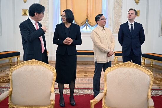 Президент РФ В. Путин принял верительные грамоты у вновь прибывших послов иностранных государств