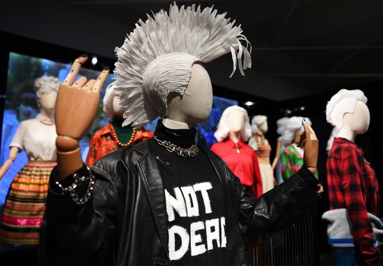 Показ выставки "Кринолин. Жакет. Свитшот. Стиль большого города" в Историческом музее