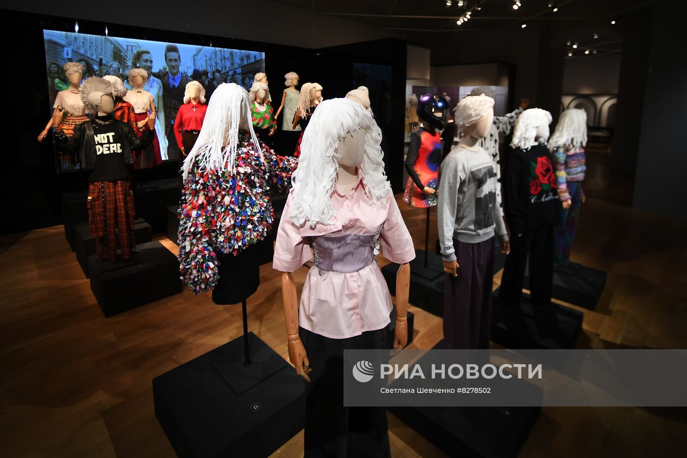 Показ выставки "Кринолин. Жакет. Свитшот. Стиль большого города" в Историческом музее