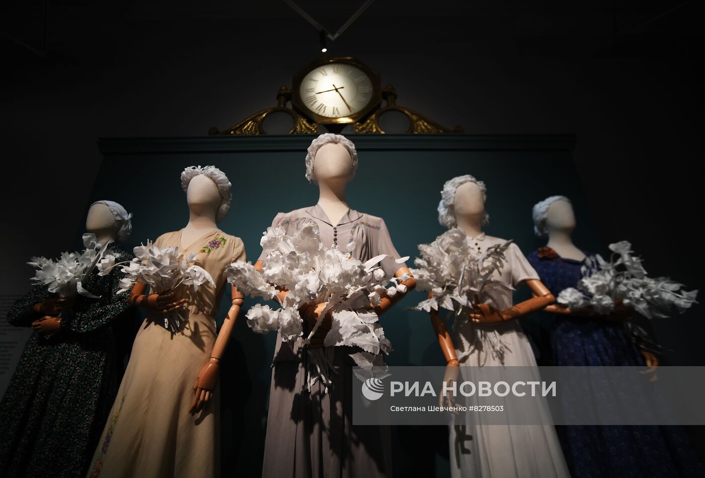 Показ выставки "Кринолин. Жакет. Свитшот. Стиль большого города" в Историческом музее