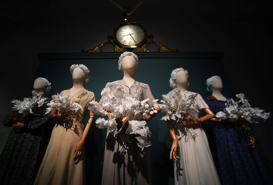 Показ выставки "Кринолин. Жакет. Свитшот. Стиль большого города" в Историческом музее