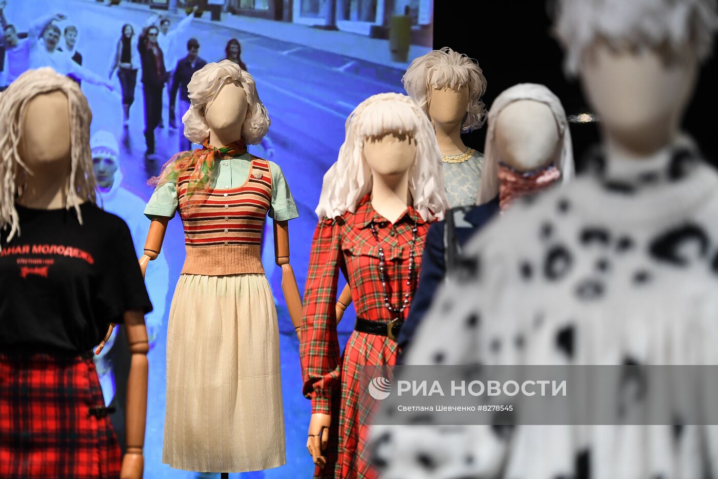 Показ выставки "Кринолин. Жакет. Свитшот. Стиль большого города" в Историческом музее