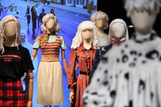 Показ выставки "Кринолин. Жакет. Свитшот. Стиль большого города" в Историческом музее