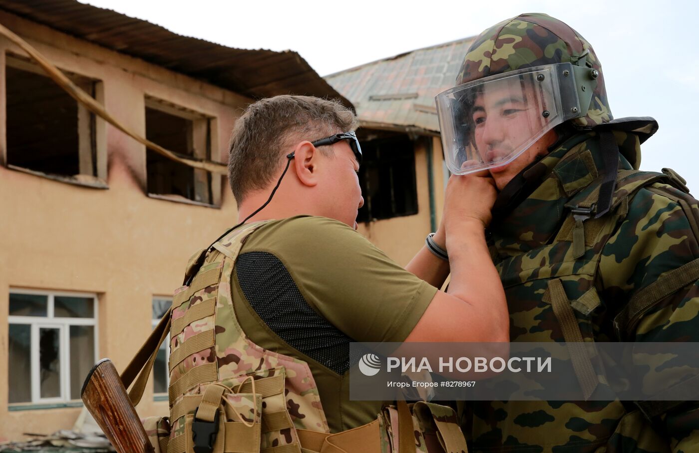 Киргизские солдаты на киргизско-таджикской границе