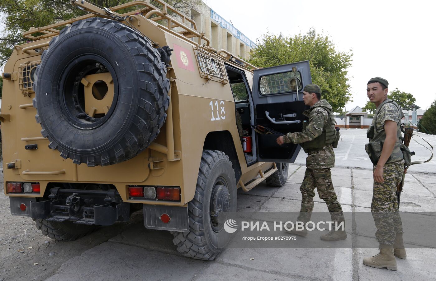Киргизские солдаты на киргизско-таджикской границе