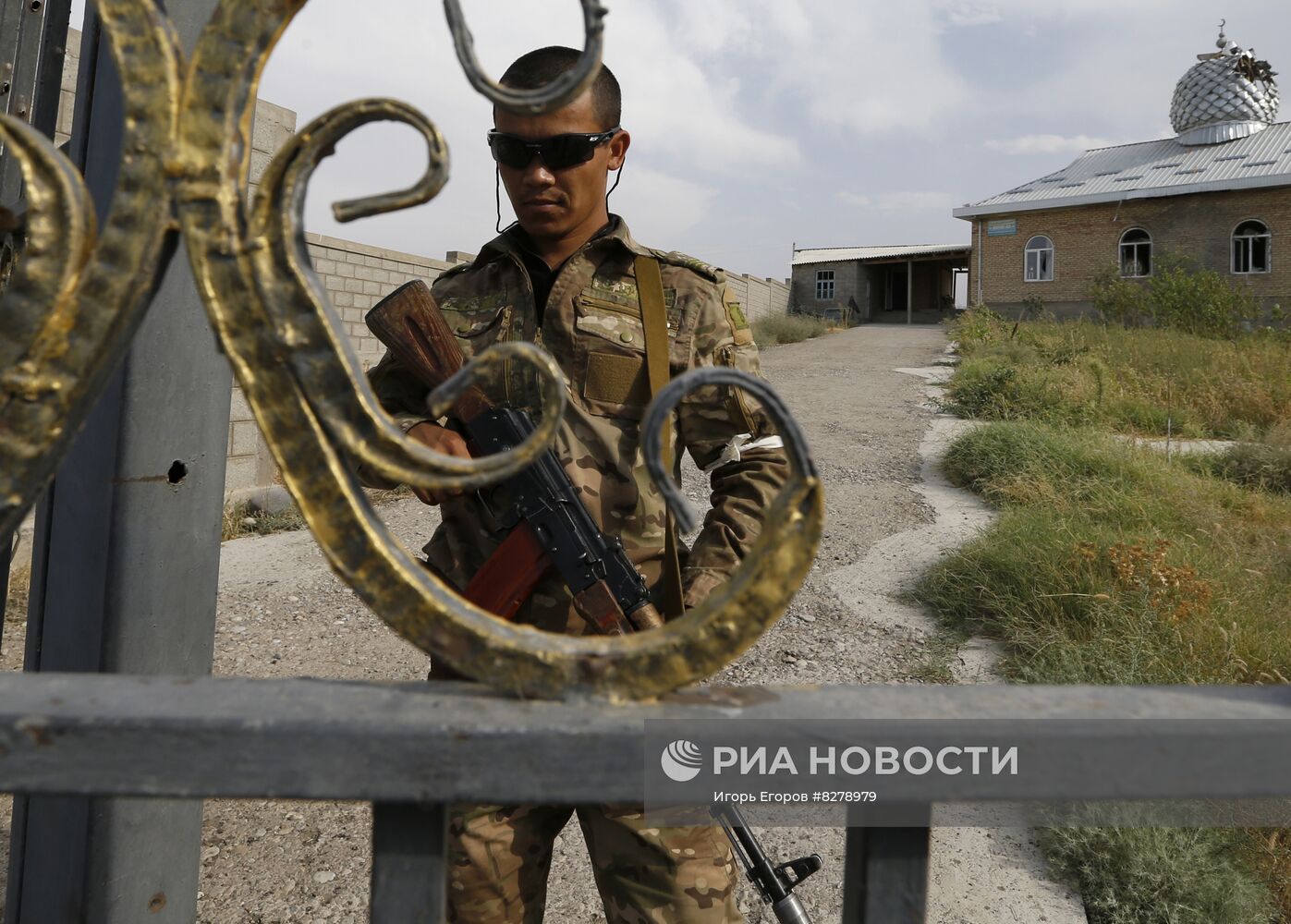 Киргизские солдаты на киргизско-таджикской границе