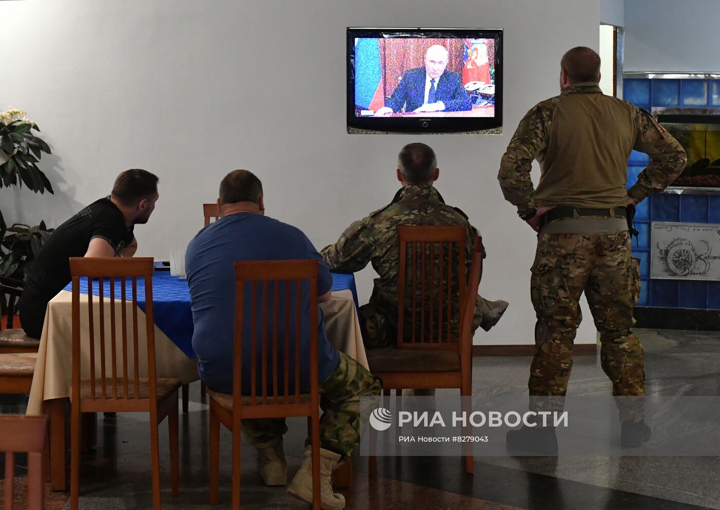Трансляция срочного обращения В. Путина к россиянам Трансляция срочного обращения В. Путина к россиянам