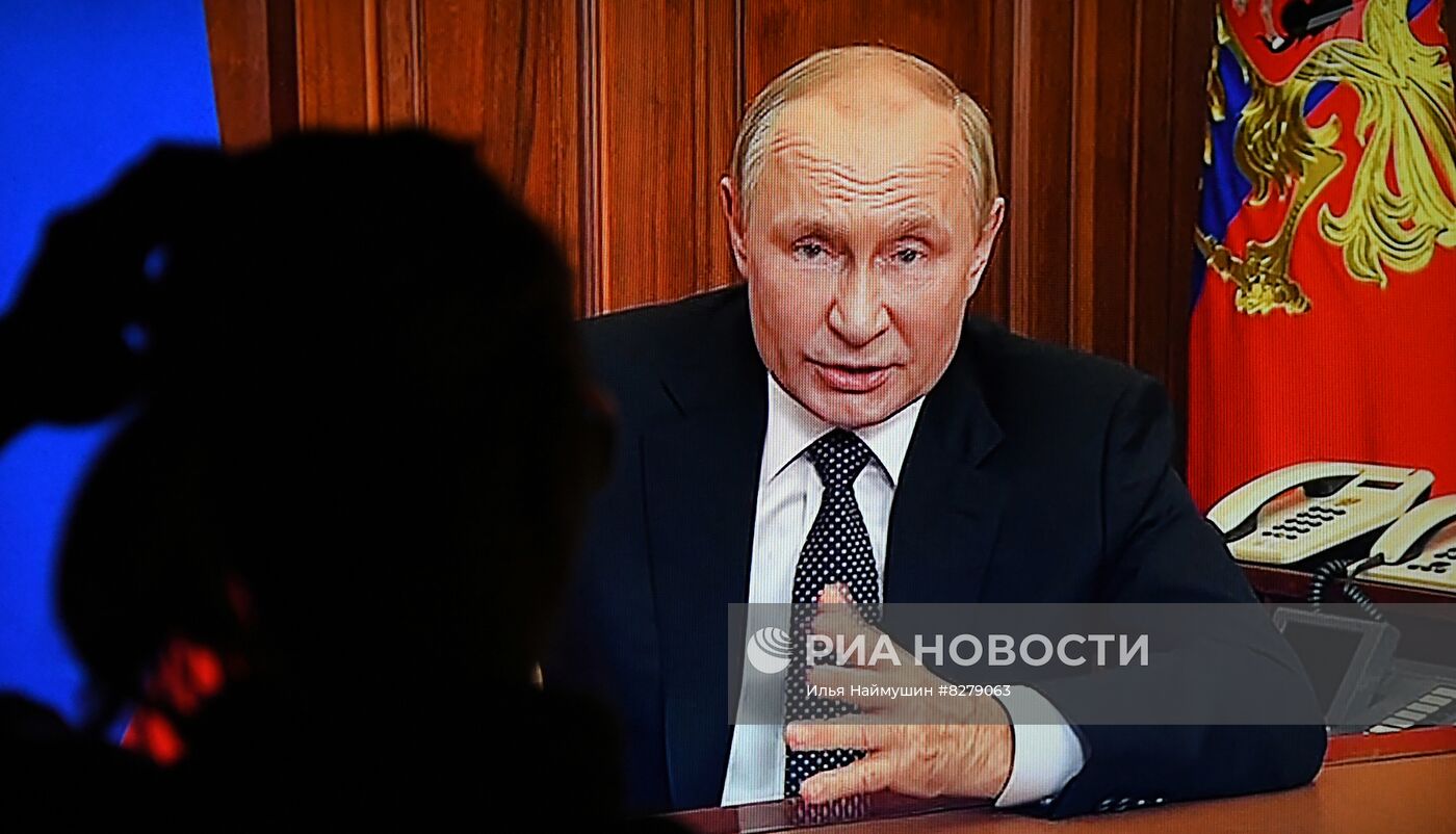 Трансляция срочного обращения В. Путина к россиянам