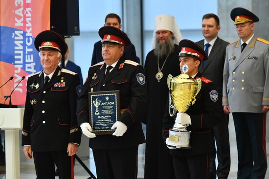 Церемония вручения знамени президента РФ победителю смотра-конкурса на звание "Лучший казачий кадетский корпус"