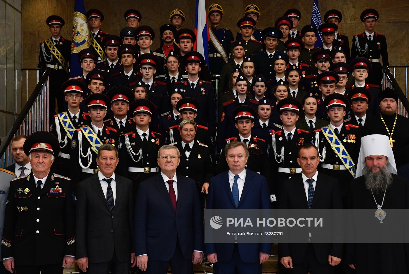 Церемония вручения знамени президента РФ победителю смотра-конкурса на звание "Лучший казачий кадетский корпус"