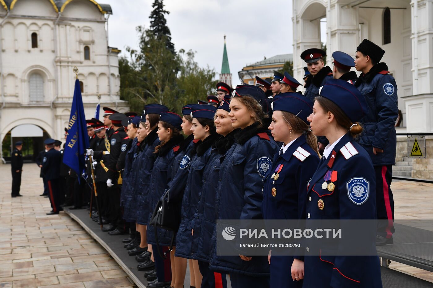 Церемония вручения знамени президента РФ победителю смотра-конкурса на звание "Лучший казачий кадетский корпус"