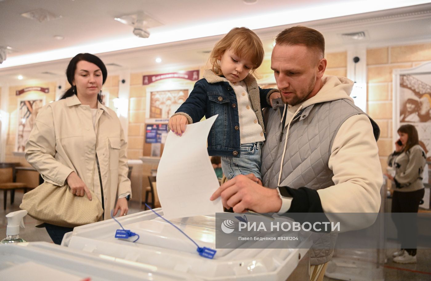 Голосование на референдумах о присоединении к РФ в Москве