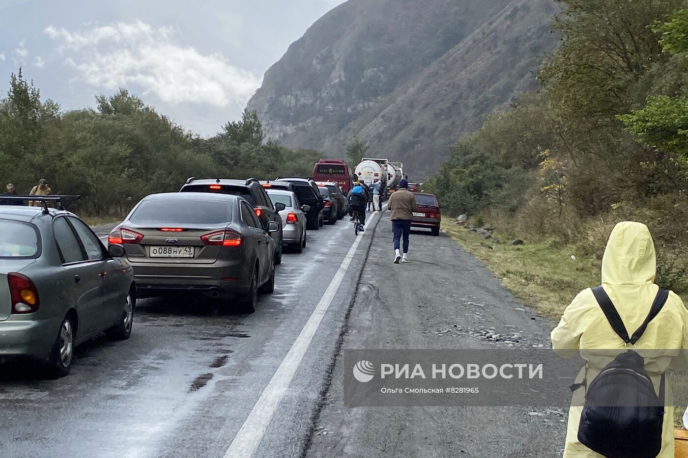Автомобильные очереди на границе России с Грузией и Финляндией