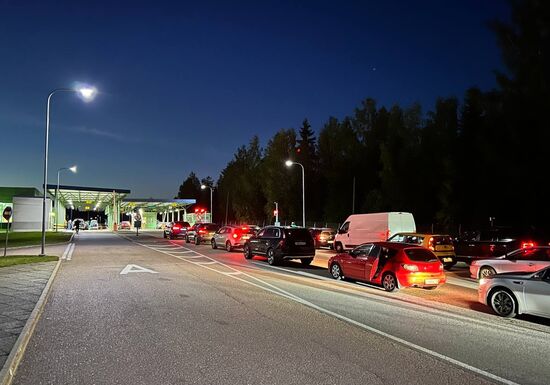 Автомобильные очереди на границе России с Грузией и Финляндией
