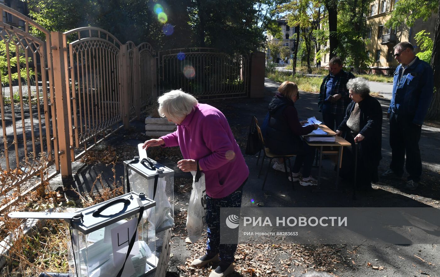 Референдумы о присоединении к России в ЛНР и ДНР