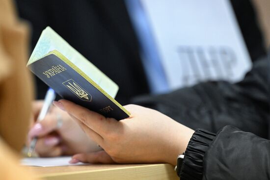 Голосование в Москве на референдумах о присоединении к РФ новых территорий