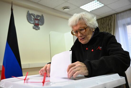 Голосование в Москве на референдумах о присоединении к РФ новых территорий