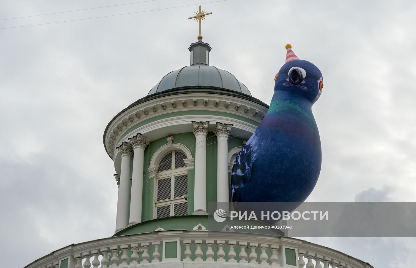 Голубь Аннатолий на колокольне церкви Аннекирхе