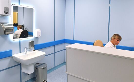 Открытие восстановленного ВСК МО РФ медцентра в Мариуполе