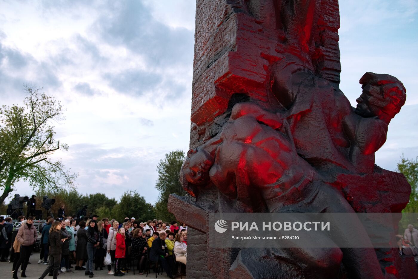 Открытие памятника "Непокоренные" в Краснодоне