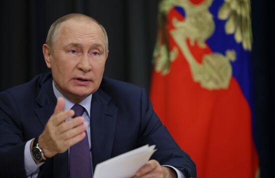 Президент РФ В. Путин провел совещание по посевной кампании
