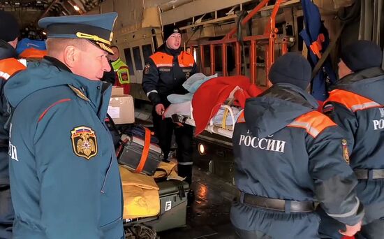 Эвакуация пострадавших при стрельбе в школе Ижевска