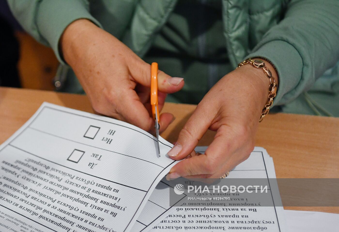 Подсчет голосов на референдумах в ЛНР, ДНР, Херсонской и Запорожской областях