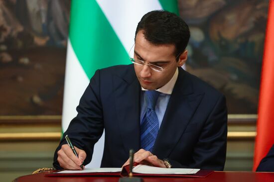 Встреча министров иностранных дел РФ и Абхазии С. Лаврова и И. Ардзинбы