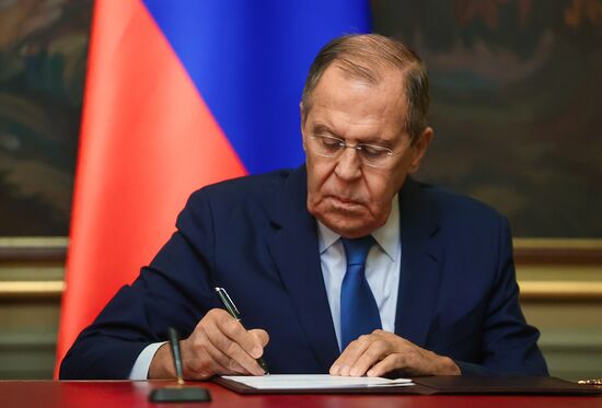 Встреча министров иностранных дел РФ и Абхазии С. Лаврова и И. Ардзинбы