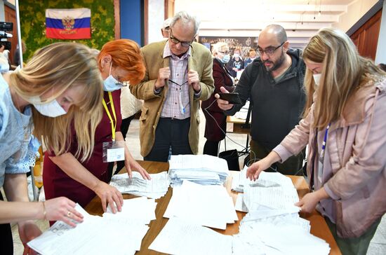 Подсчет голосов на референдумах в ЛНР, ДНР, Херсонской и Запорожской областях