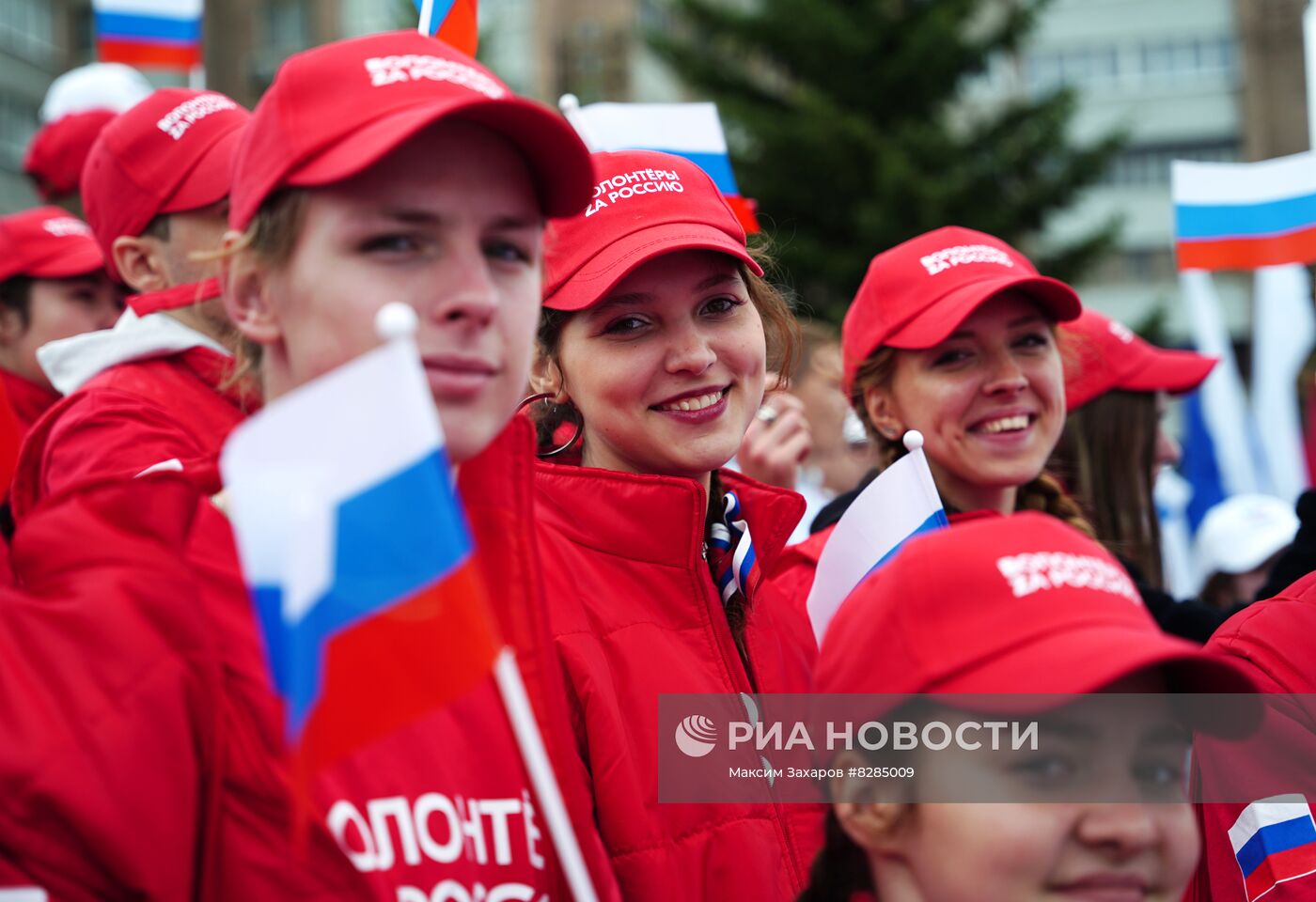 Флешмоб "С Россией навсегДА" в Луганске