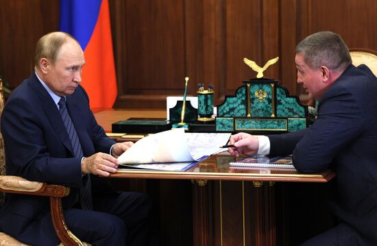 Встреча президента РФ В. Путина с губернатором Волгоградской области А. Бочаровым