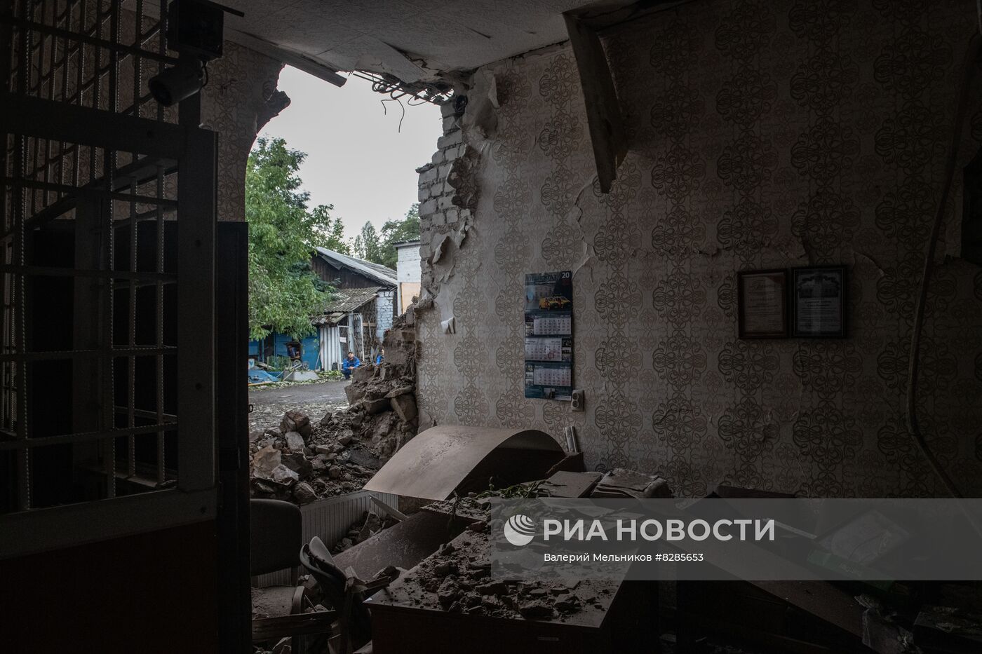 Последствия обстрела Брянки в ЛНР со стороны ВСУ