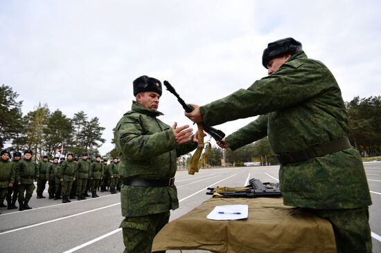 Подготовка мобилизованных перед отправкой в войска