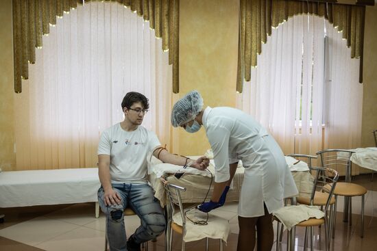 Сдача донорской крови студентами Луганского медуниверситета