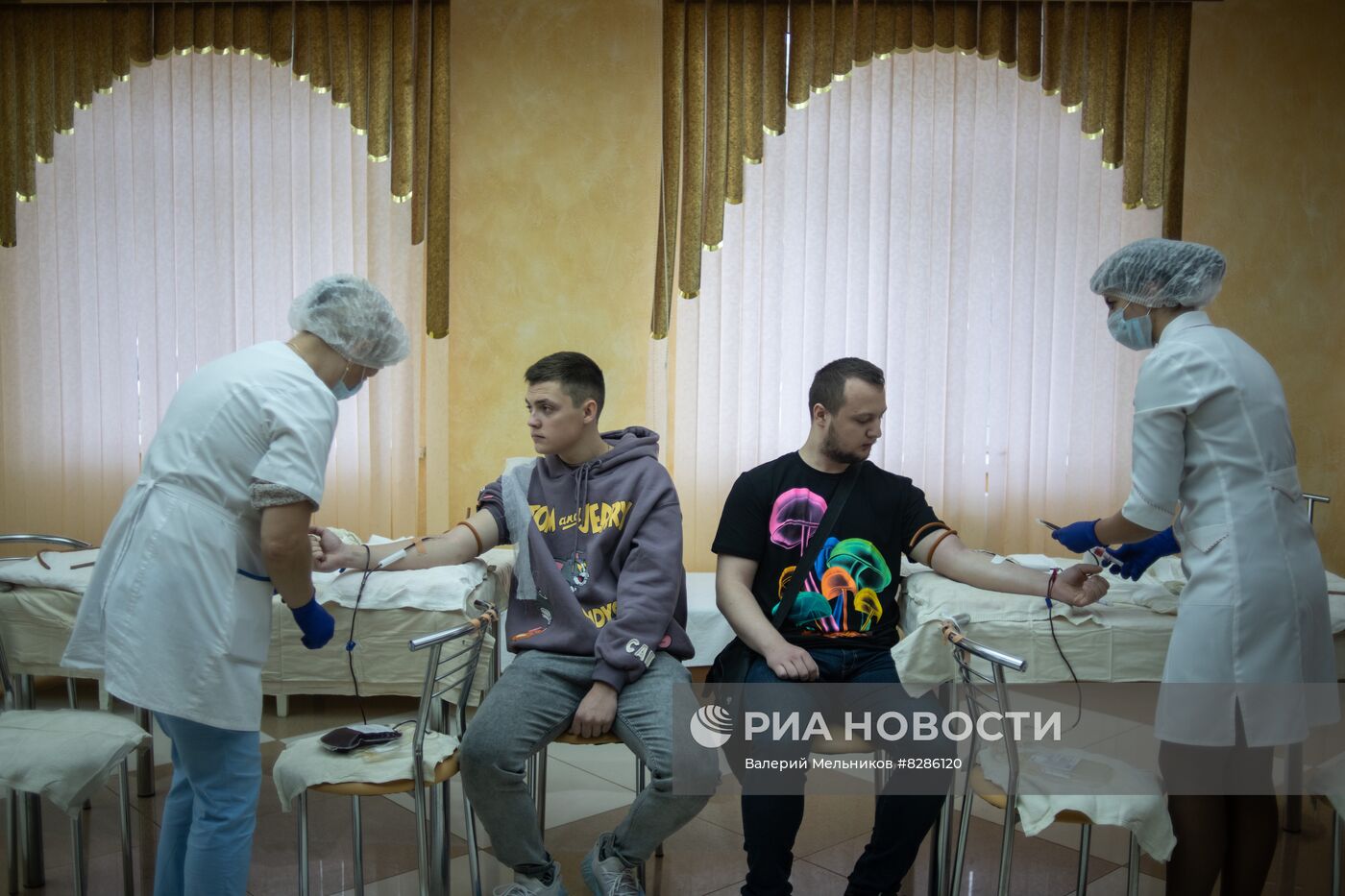 Сдача донорской крови студентами Луганского медуниверситета