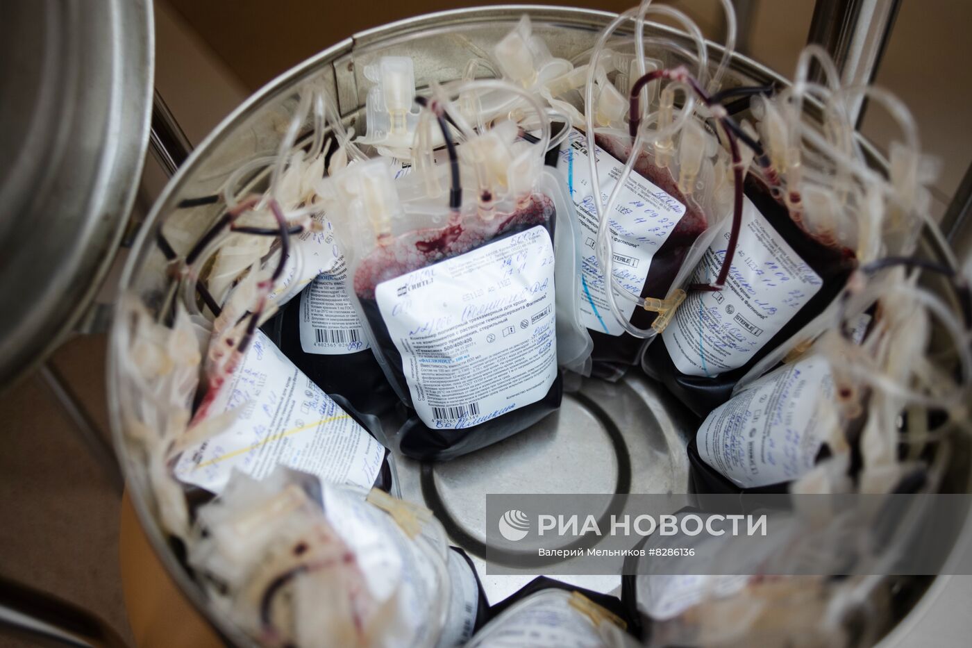 Сдача донорской крови студентами Луганского медуниверситета