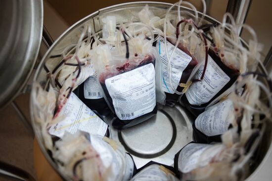Сдача донорской крови студентами Луганского медуниверситета