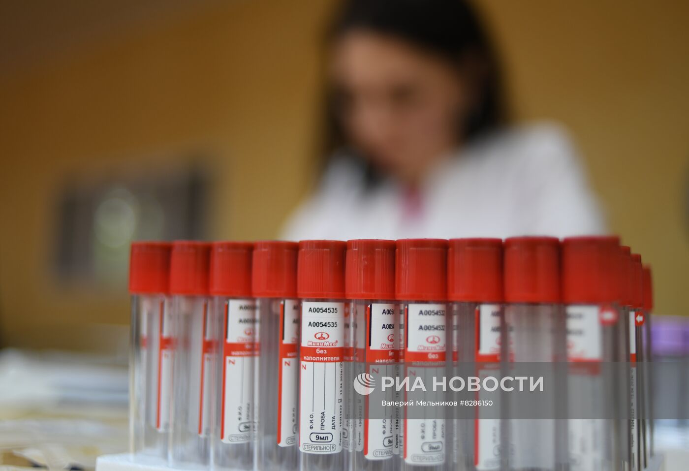 Сдача донорской крови студентами Луганского медуниверситета