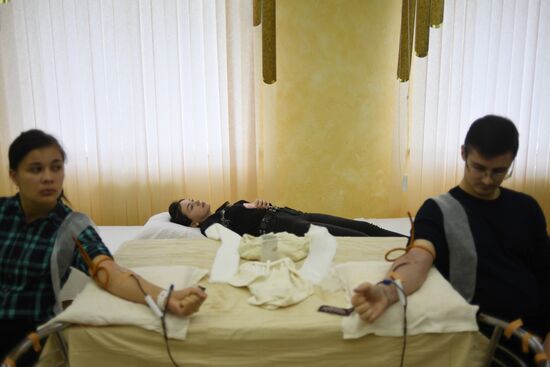 Сдача донорской крови студентами Луганского медуниверситета