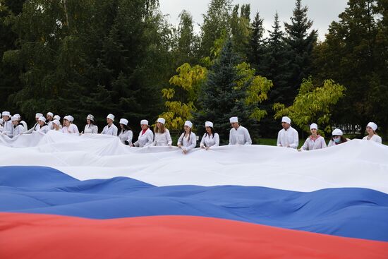 Сдача донорской крови студентами Луганского медуниверситета