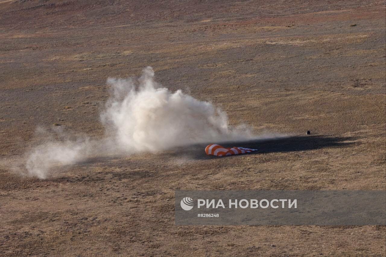 Приземление спускаемого аппарата корабля "Союз МС-21" в Казахстане