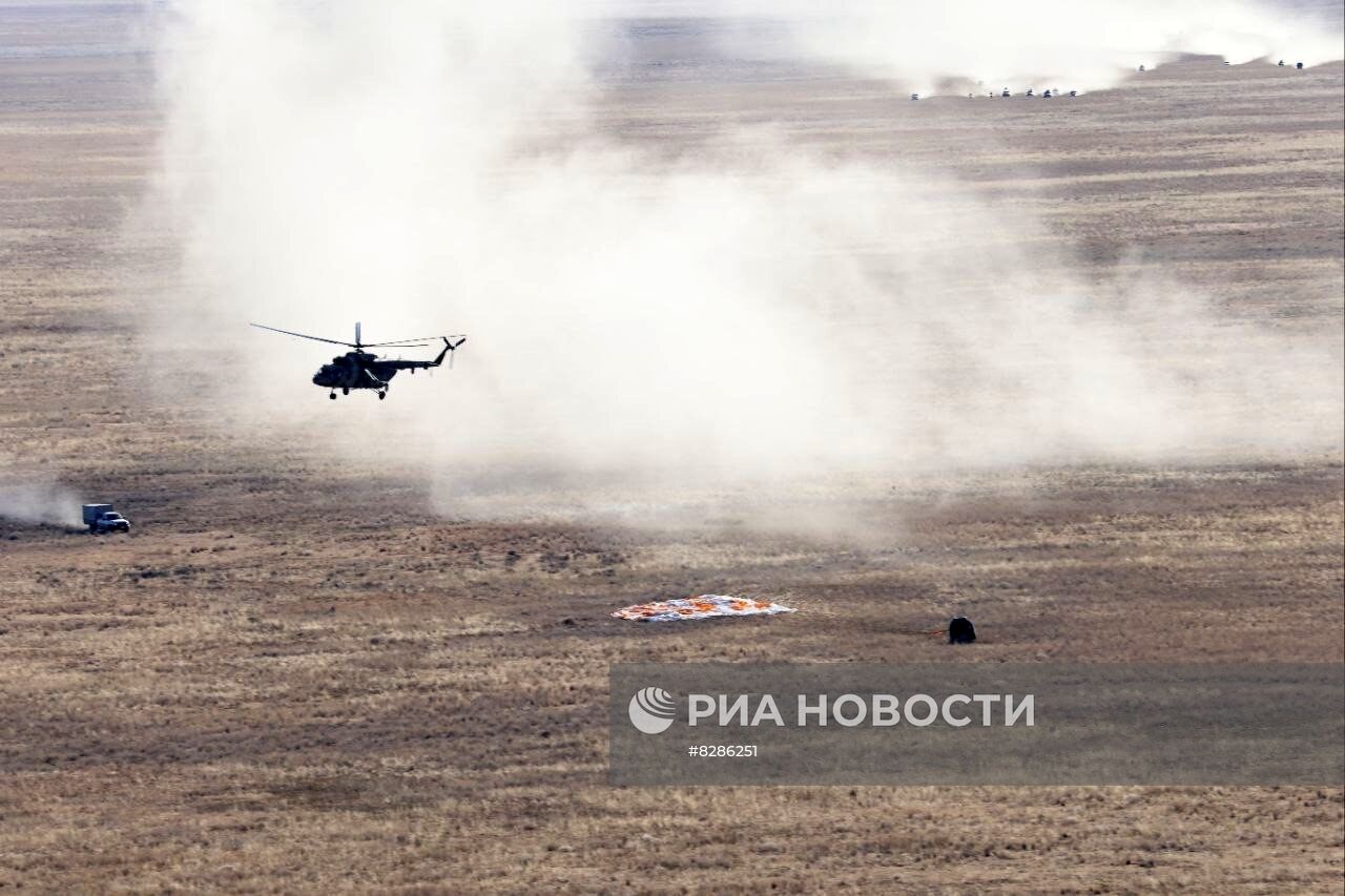 Приземление спускаемого аппарата корабля "Союз МС-21" в Казахстане