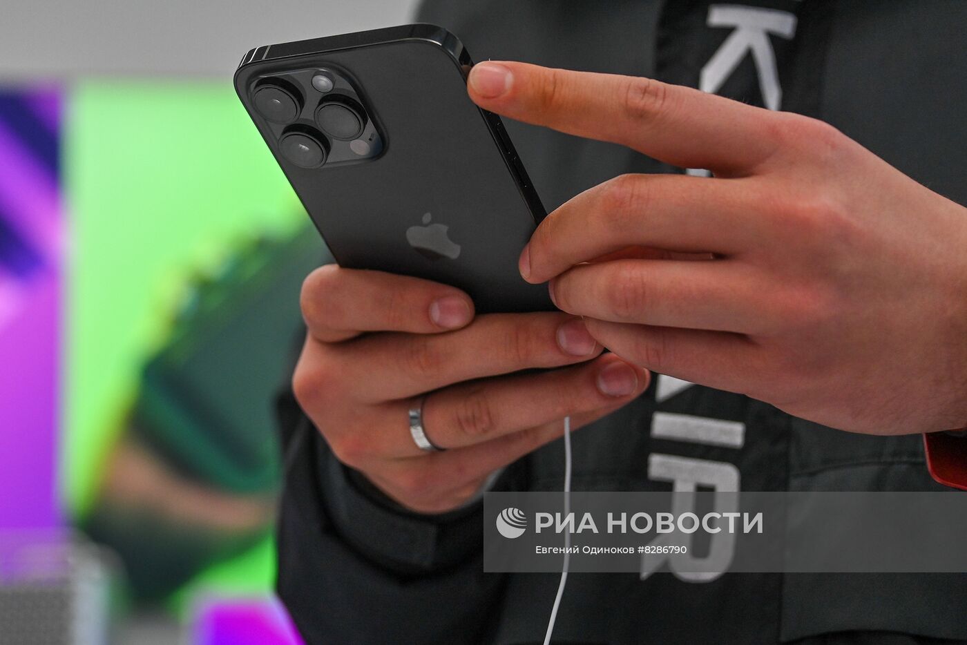 Старт продаж iPhone 14 в России | РИА Новости Медиабанк