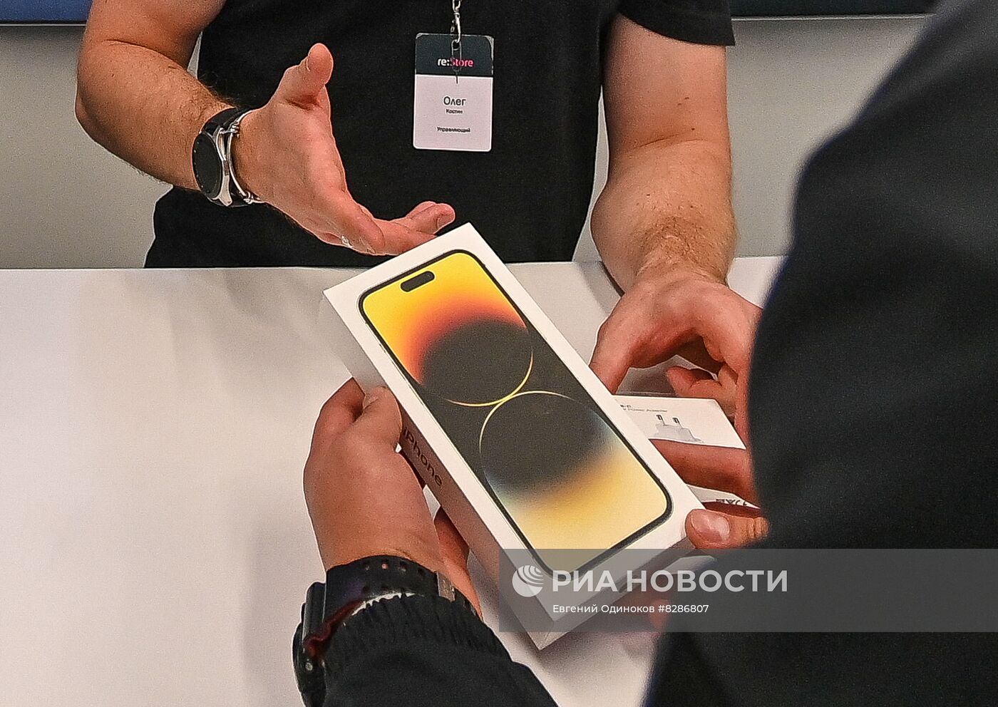 Старт продаж iPhone 14 в России | РИА Новости Медиабанк