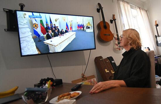 Трансляция подписания договора о вступлении в РФ новых территорий