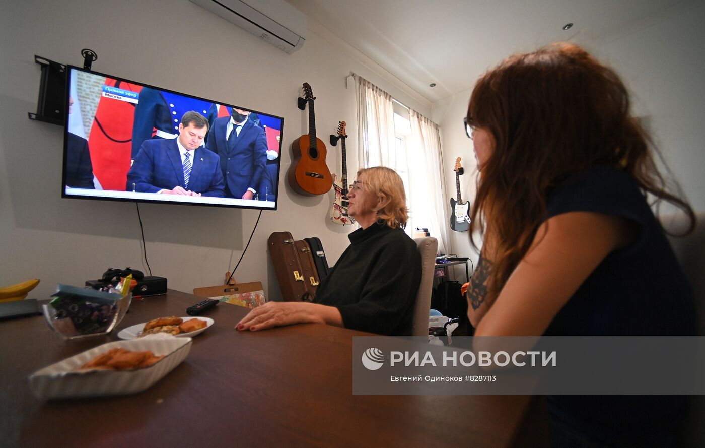 Трансляция подписания договора о вступлении в РФ новых территорий